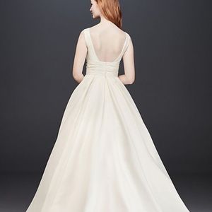 David’s Bridal New With Tags Size 12  cummerbund satin ball gown wedding dress